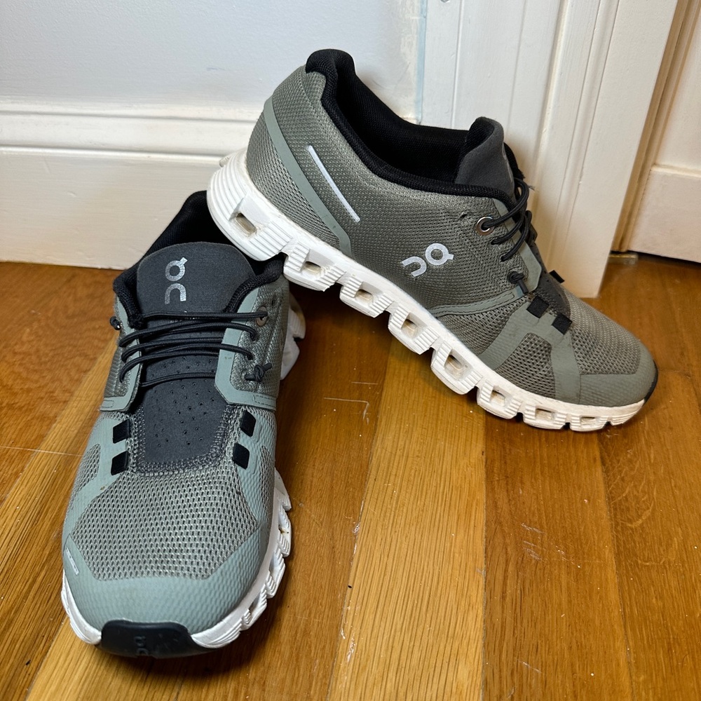 On Cloud 5 Running Shoe. Green. Women size 6.5